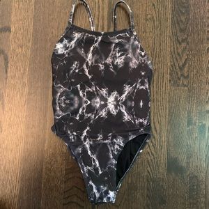 JOLYN - marble - “RHYS” fixed-back onsie